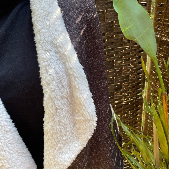 Nicole gray Sherpa vest - Picture 2 of 3